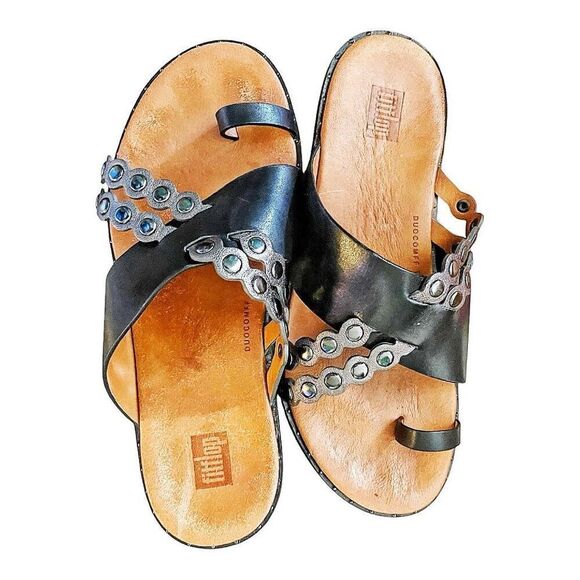 FitFlop Black Leather Embellished Stids Toe Loop Ssndals Size 7 EUC - Picture 2 of 5